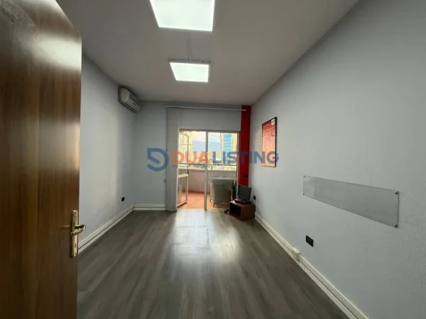 Tirane, jap me qera zyre Kati 7, 168 m² 2.200 € (bllok)