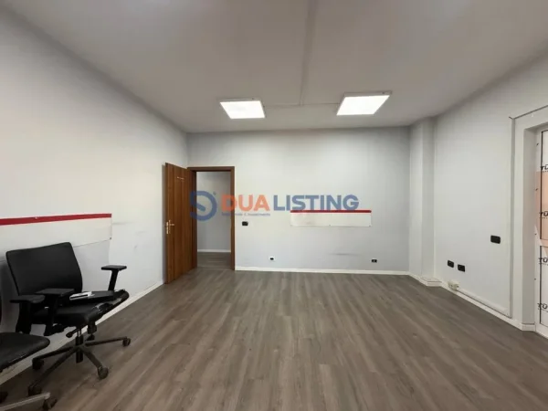 Tirane, jap me qera zyre Kati 7, 168 m² 2.200 € (bllok)