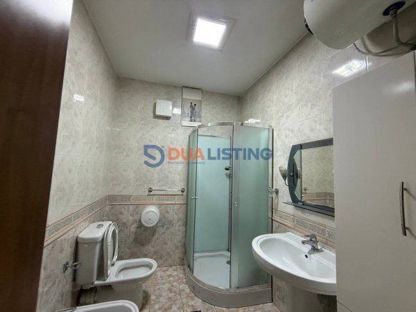 Tirane, jap me qera zyre Kati 7, 168 m² 2.200 € (bllok)