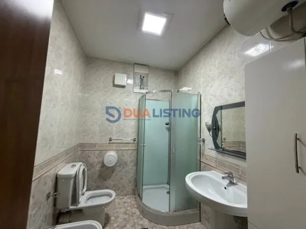 Tirane, jap me qera zyre Kati 7, 168 m² 2.200 € (bllok)