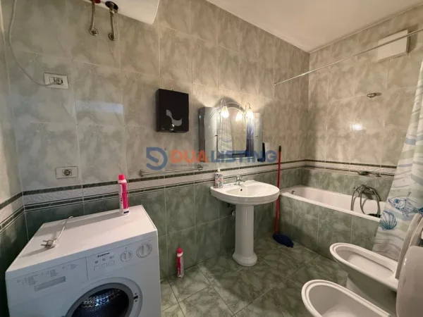 Tirane, jap me qera zyre Kati 7, 168 m² 2.200 € (bllok)