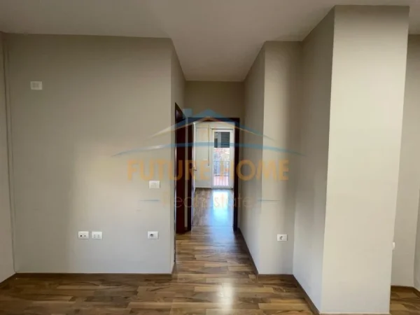 Tirane, jepet me qera ambjent biznesi Kati 2, 150 m² 1.660 € (21 dhjetori)