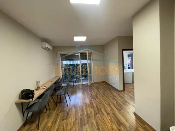 Tirane, jepet me qera ambjent biznesi Kati 2, 150 m² 1.660 € (21 dhjetori)