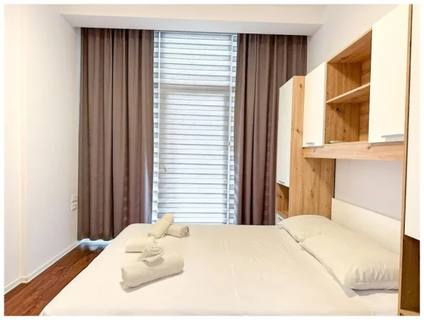 Tirane, jepet me qera apartament 1+1 Kati 1, 100 m² 1.200 € (Komuna e Parisit)