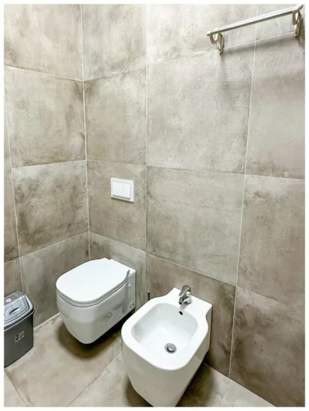 Tirane, jepet me qera apartament 1+1 Kati 1, 100 m² 1.200 € (Komuna e Parisit)