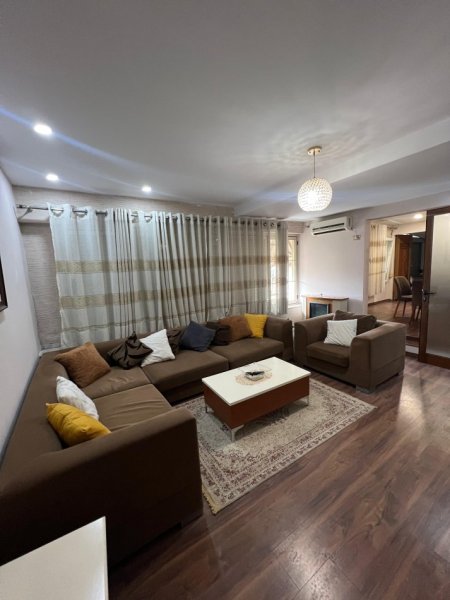 Tirane, jepet me qera apartament 3+1 Kati 6, 600 € (Zogu I Zi)