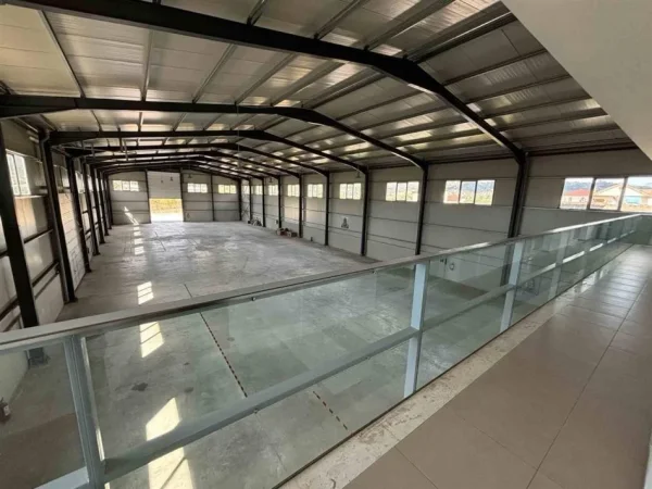 Tirane, jepet me qera magazine , 4.300 m² 5.000 € (AUTOSTRADA TIRANE-DURRES)