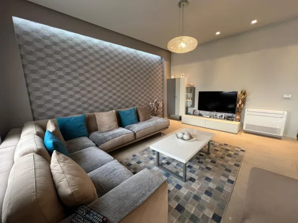 Tirane, jepet me qera apartament 2+1 Kati 5, 147 m² 1.100 €