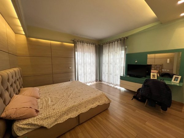 Tirane, jepet me qera apartament 2+1 Kati 5, 147 m² 1.200 € 