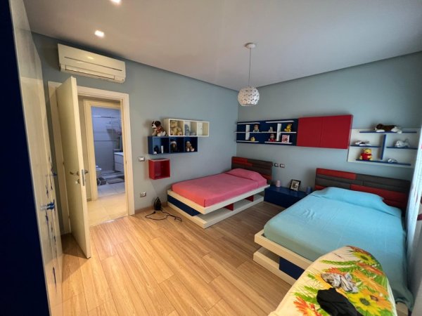 Tirane, jepet me qera apartament 2+1 Kati 5, 147 m² 1.200 € 