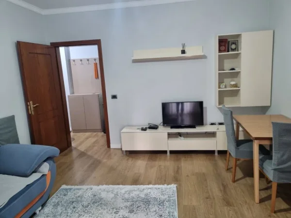 Tirane, jepet me qera apartament 1+1 , 70 m² 350 € (fresk)