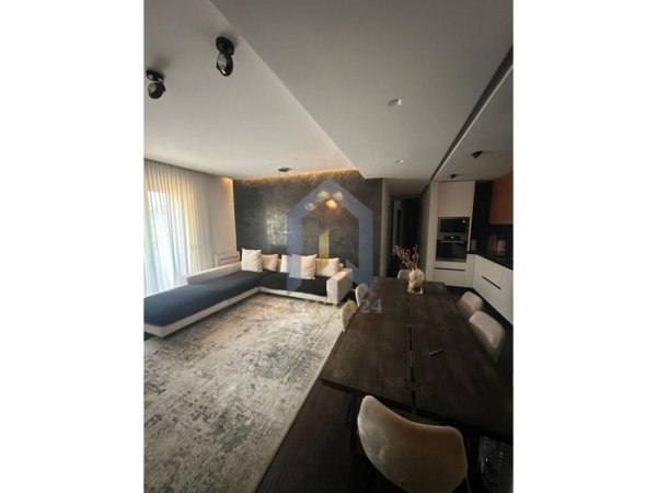 Tirane, shitet apartament 2+1+Ballkon Kati 4, 115 m² (Apartament 2+1+ post parkim me qira ne "Myslym Shyr")