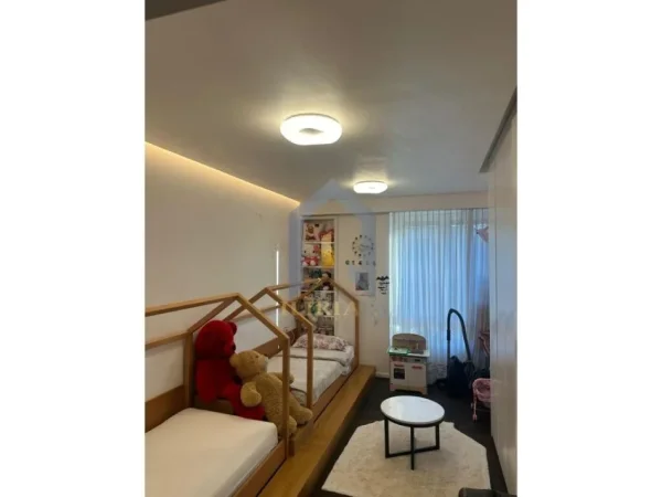 Tirane, shitet apartament 2+1+Ballkon Kati 4, 115 m² (Apartament 2+1+ post parkim me qira ne "Myslym Shyr")