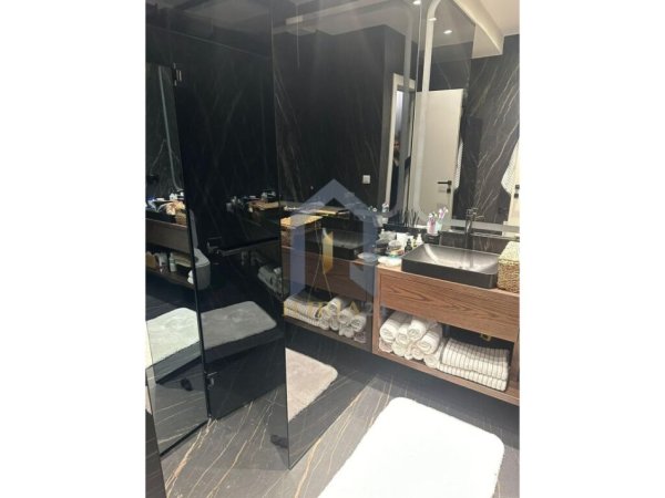 Tirane, shitet apartament 2+1+Ballkon Kati 4, 115 m² (Apartament 2+1+ post parkim me qira ne "Myslym Shyr")