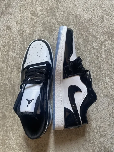 Tirane, shes Atlete origjinale per meshkuj nr 43 Jane te reja 50 mij lek