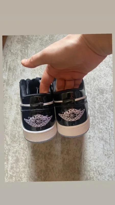 Tirane, shes Atlete origjinale per meshkuj nr 43 Jane te reja 50 mij lek