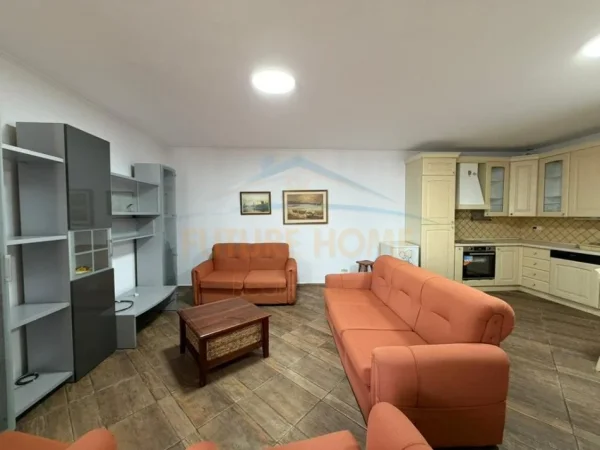 jepet me qera apartament Kati 5, 110 m² 500 € (Pranë Tatimeve, Durrës)