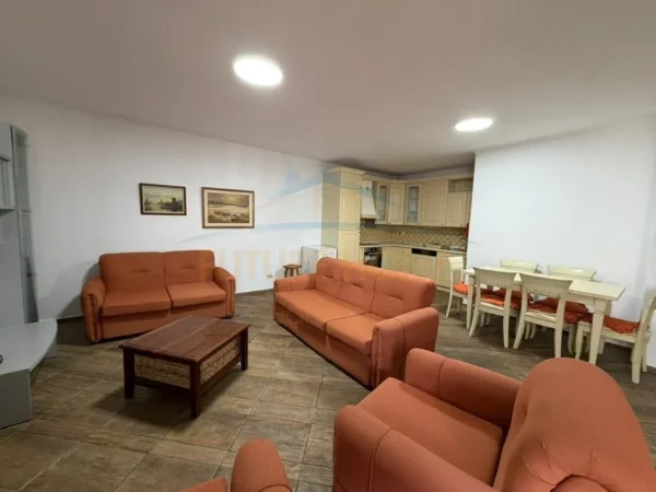 jepet me qera apartament Kati 5, 110 m² 500 € (Pranë Tatimeve, Durrës)