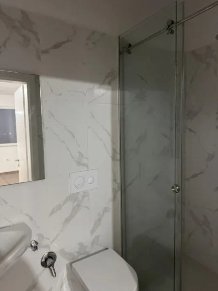 Tirane, jepet me qera apartament 2+1 , 118 m² 550 € (astir)