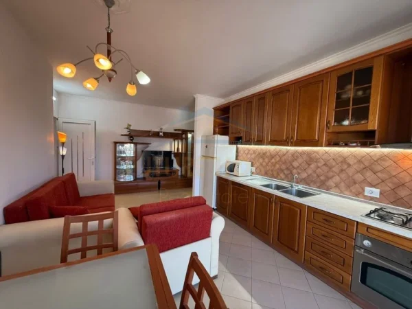 Durres, jepet me qera apartament 1+1 , 350 € (Qendër, Durrës)