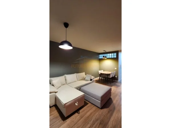 Durres, jepet me qera apartament 1+1 Kati 6, 80 m² 650 € (Bashkia, Durrës.)