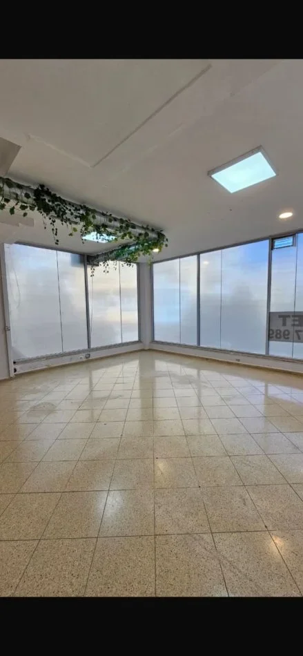 Tirane, shitet ambjent biznesi Kati 1, 140 m² 240.467 € (UNAZA E MADHE)