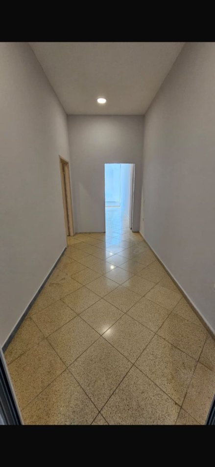 Tirane, shitet ambjent biznesi Kati 1, 140 m² 240.467 € (UNAZA E MADHE)