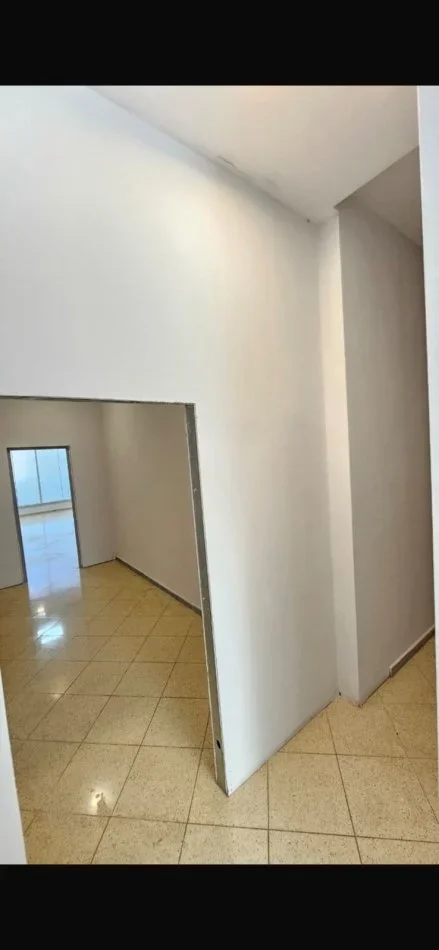 Tirane, shitet ambjent biznesi Kati 1, 140 m² 240.467 € (UNAZA E MADHE)