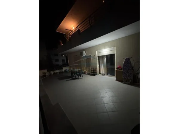 Durres, jepet me qera apartament 3+1 , 140 m² 500 € (Ish Rajoni, Durrës)