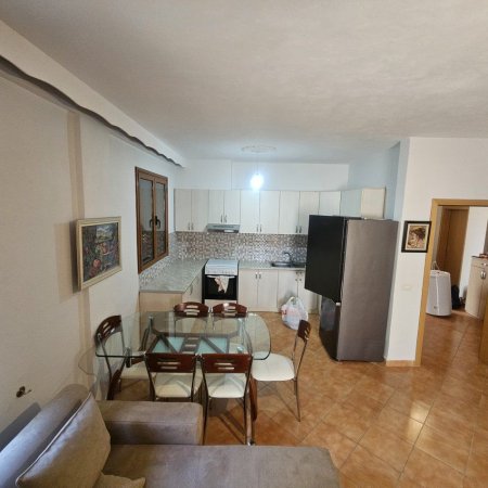 Tirane, jepet me qera apartament 2+1+Ballkon Kati 2, 100 m² 500 € (KRISTAL CENTER)