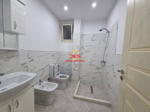 Vlore, jepet me qera shtepi 2+1+Ballkon Kati 0, 90 m² 400 € (Rruga Damian Humariti)