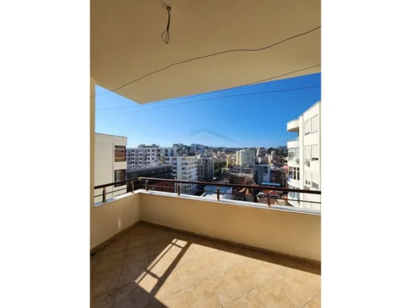 jepet me qera apartament , 700 € (Poliklinika ,Durres)