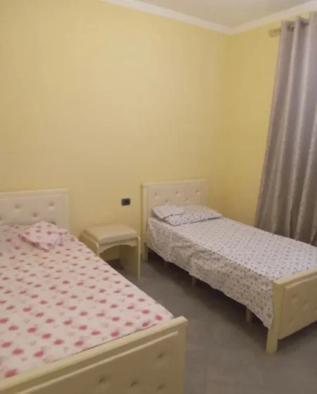 Tirane, jepet me qera apartament 2+1 Kati 4, 90 m² 500 € (astir)