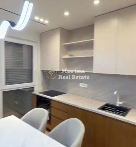 Tirane, jepet me qera apartament 1+1 Kati 4, 49 m² 700 € (Xhamlliku)