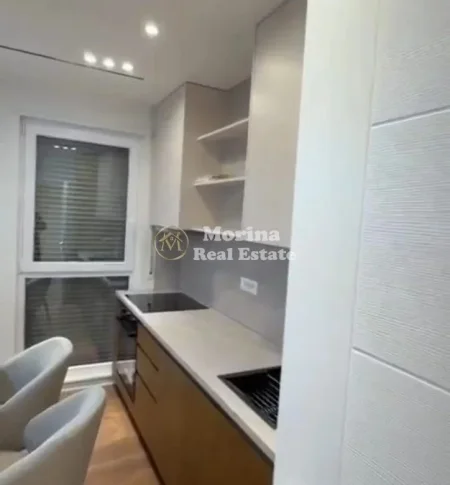 Tirane, jepet me qera apartament 1+1 Kati 4, 49 m² 700 € (Xhamlliku)