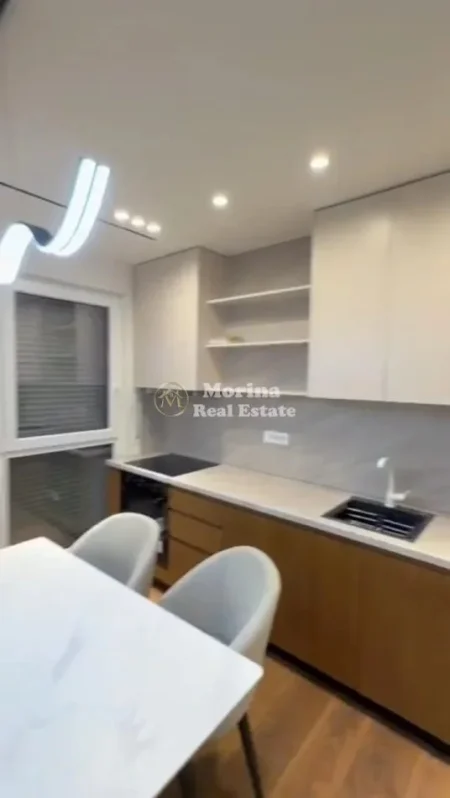 Tirane, jepet me qera apartament 1+1 Kati 4, 49 m² 700 € (Xhamlliku)
