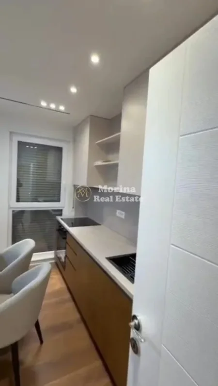 Tirane, jepet me qera apartament 1+1 Kati 4, 49 m² 700 € (Xhamlliku)
