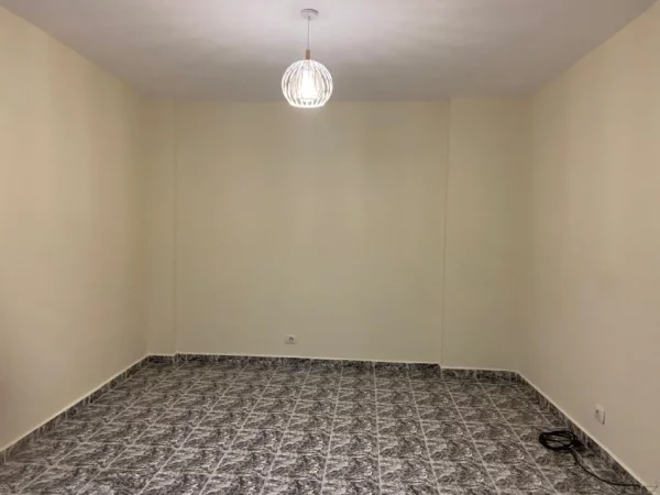Tirane, jepet me qera apartament 3+1+Ballkon Kati 3, 120 m² 700 € (KRISTAL CENTER)