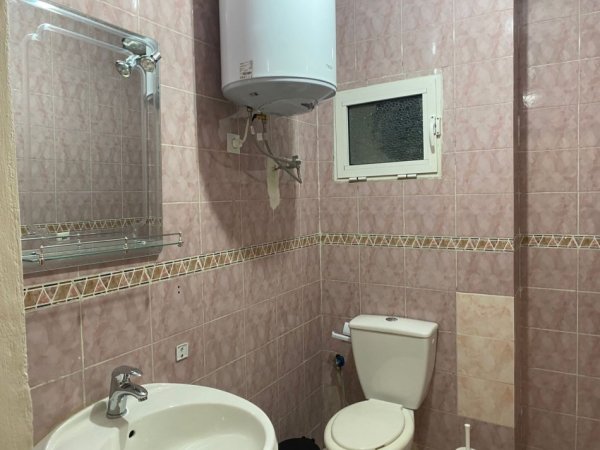 Tirane, jepet me qera apartament 3+1+Ballkon Kati 3, 120 m² 700 € (KRISTAL CENTER)
