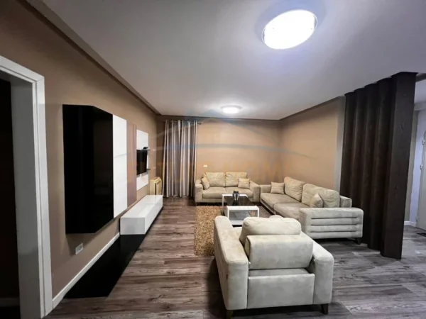 Durres, jepet me qera apartament 2+1 Kati 8, 122 m² 500 € (Fusha e Reres, Durres)