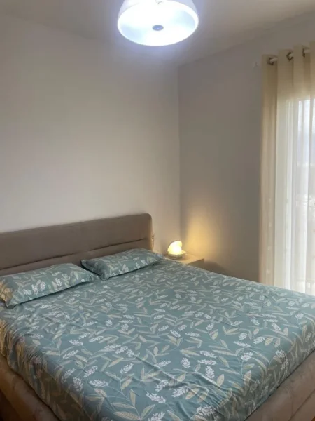 Tirane, jepet me qera apartament 2+1 Kati 3, 90 m² 900 € (Kopshti Botanik)