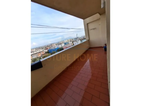 Durres, jepet me qera apartament 2+1 Kati 8, 122 m² 500 € (Fusha e Reres, Durres)