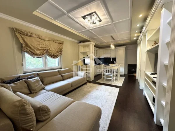 Tirane, jepet me qera apartament 2+1 Kati 3, 100 m² 800 € (PERBALLE GJYKATES SE TIRANES, PRANE UNAZES)