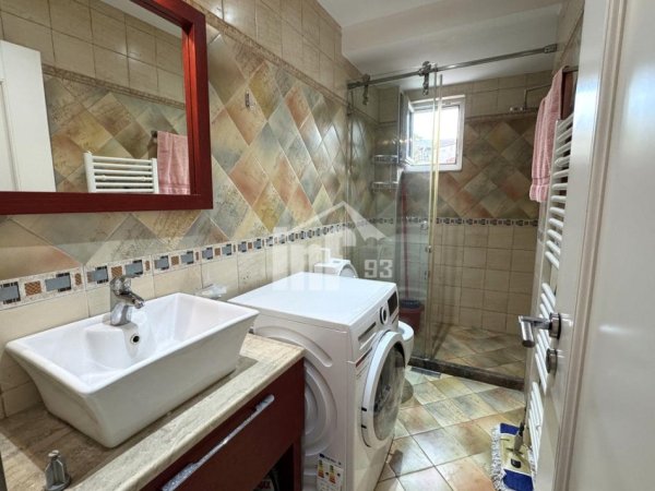 Tirane, jepet me qera apartament 2+1 Kati 3, 100 m² 800 € (PERBALLE GJYKATES SE TIRANES, PRANE UNAZES)