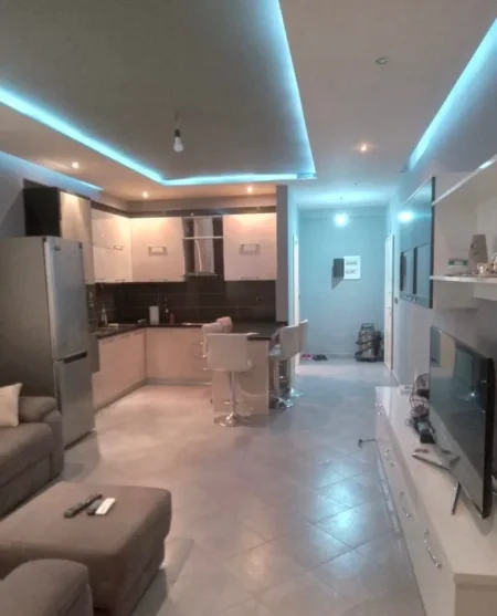 Tirane, jepet me qera apartament 2+1 Kati 4, 90 m² 500 € (astir)