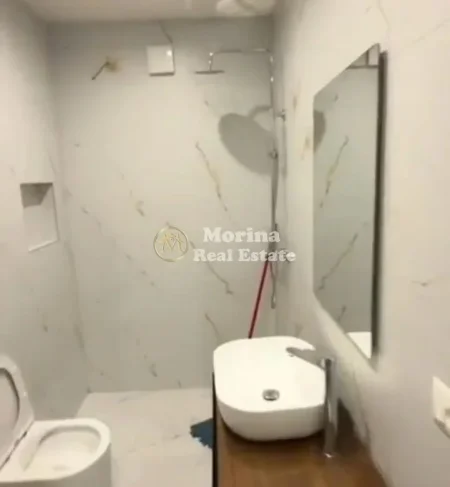 Tirane, jepet me qera apartament 1+1 Kati 4, 56 m² 850 € (Xhamlliku)