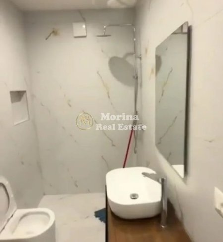 Tirane, jepet me qera apartament 1+1 Kati 4, 56 m² 900 € (Xhamlliku)