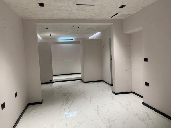 Tirane, jepet me qera ambjent biznesi Kati 0, 85 m² 1.500 € (STADIUMI DINAMO)