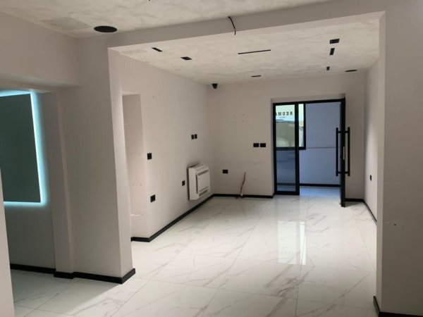 Tirane, jepet me qera ambjent biznesi Kati 0, 85 m² 1.500 € (STADIUMI DINAMO)