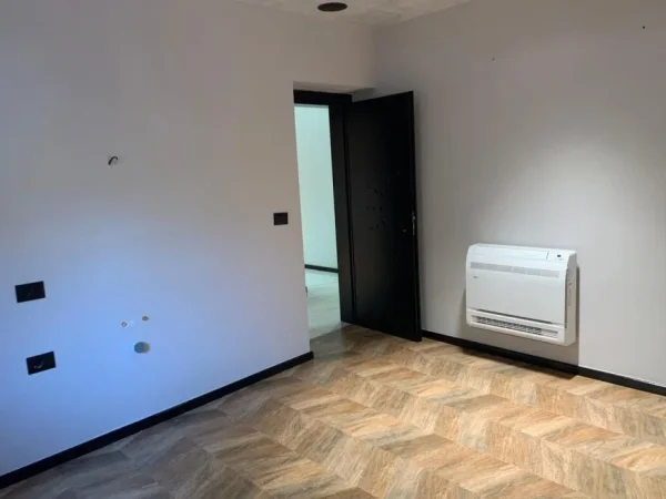 Tirane, jepet me qera ambjent biznesi Kati 0, 85 m² 1.500 € (STADIUMI DINAMO)
